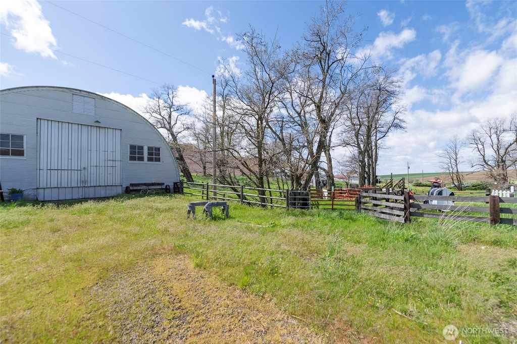 Photo of 950 Lewis Peak Road, Waitsburg, WA 99361 (MLS # 2519369)
