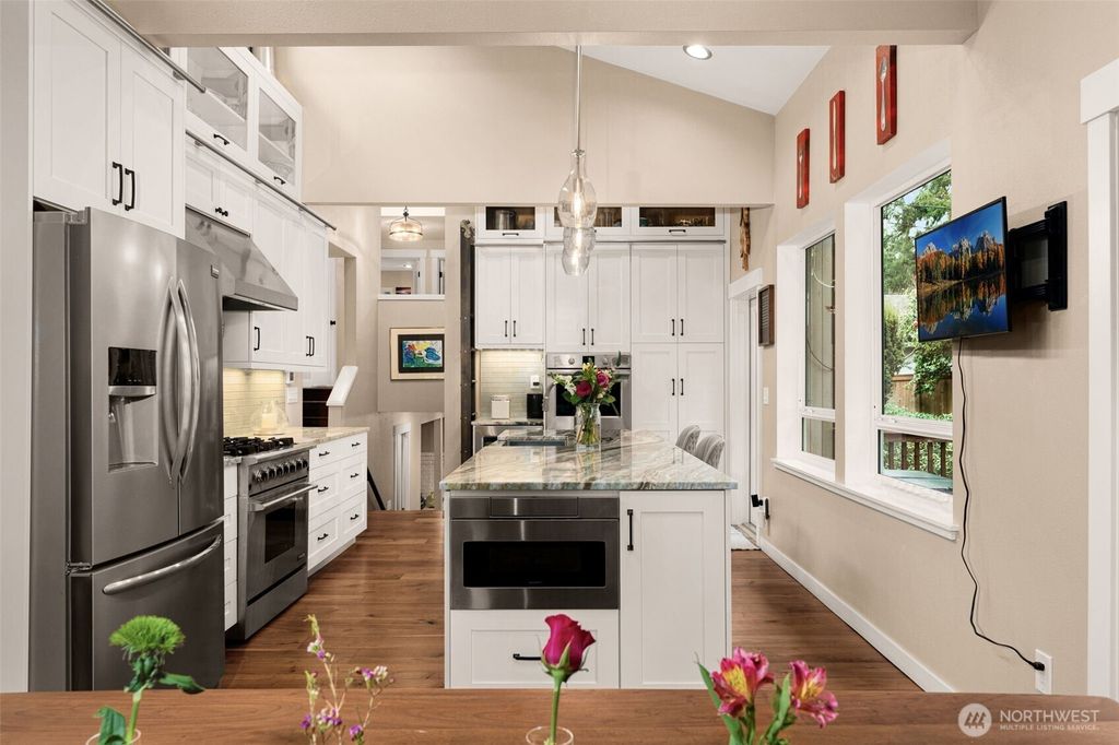 Photo of 1522 219th Place NE, Sammamish, WA 98074 (MLS # 2353877)