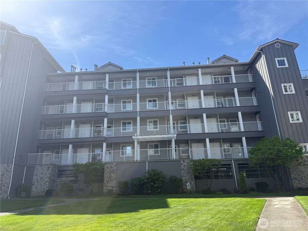 Photo of 1318 37th Street #1304, Everett, WA 98201 (MLS # 2522084)