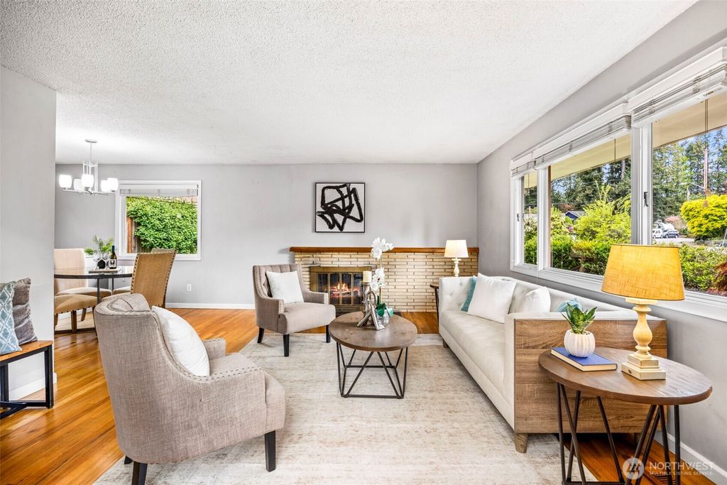 Photo of 13717 NE 70th Place, Redmond, WA 98052 (MLS # 2513649)