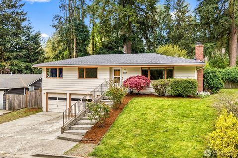 Photo of 13717 NE 70th Place, Redmond, WA 98052 (MLS # 2513649)