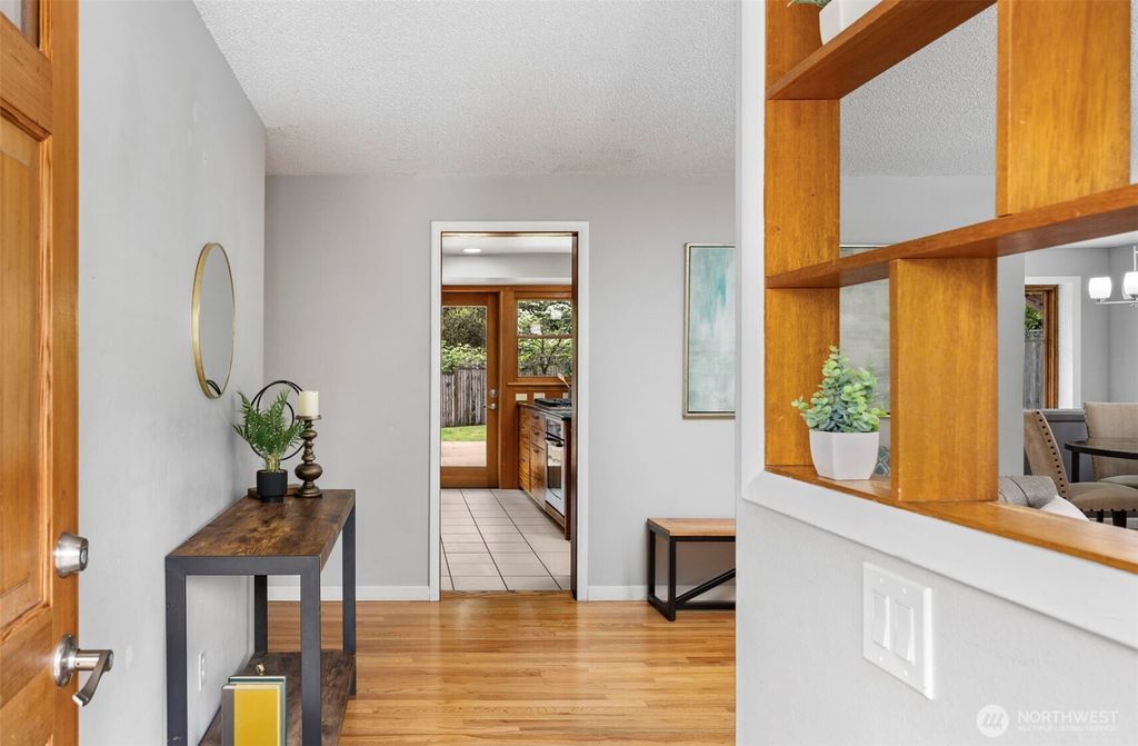 Photo of 13717 NE 70th Place, Redmond, WA 98052 (MLS # 2513649)