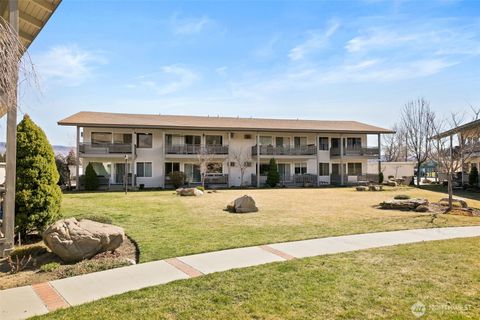 10 S Cove Avenue Unit 13, Wenatchee, WA 98801 - MLS#: 2346564