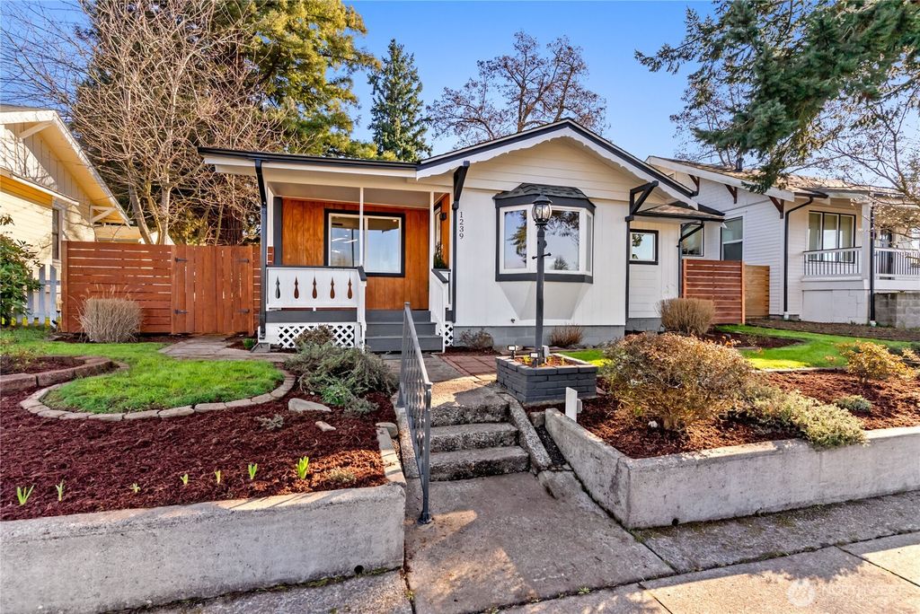 Photo of 1239 S Verde Street, Tacoma, WA 98405 (MLS # 2502525)