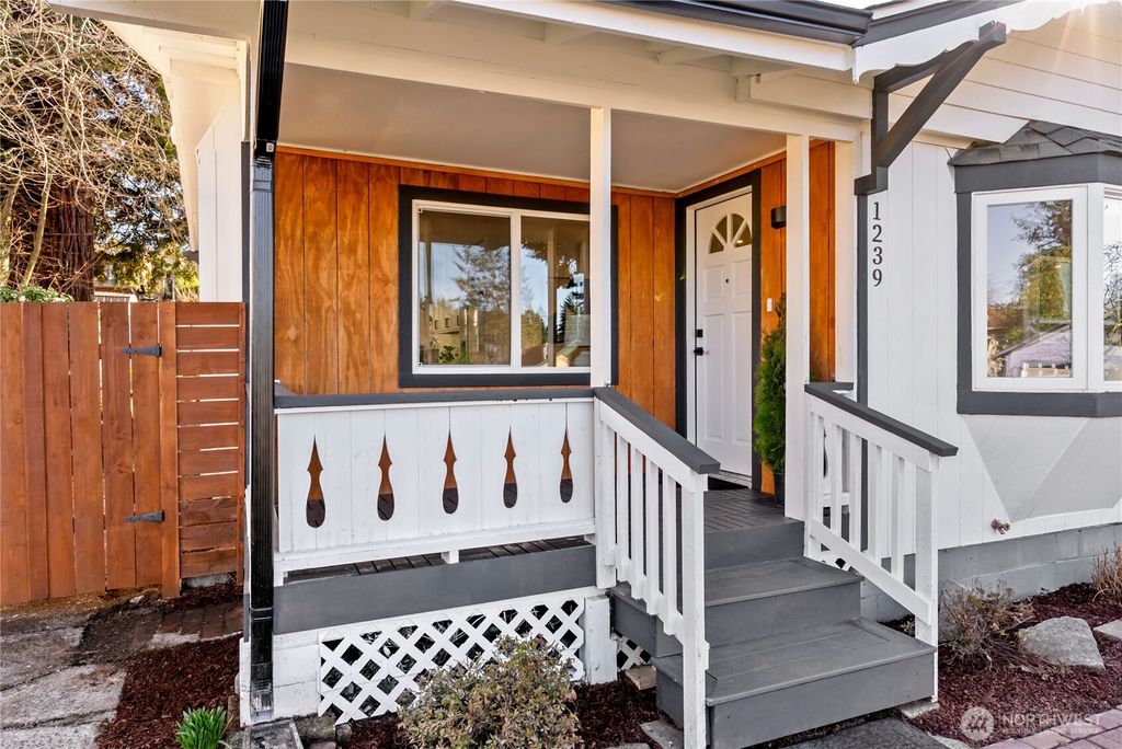 Photo of 1239 S Verde Street, Tacoma, WA 98405 (MLS # 2502525)