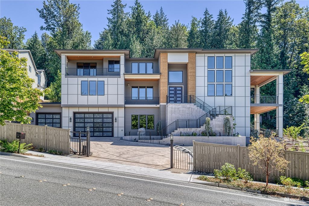 Photo of 16677 SE Cougar Mountain Way, Bellevue, WA 98006 (MLS # 1980901)