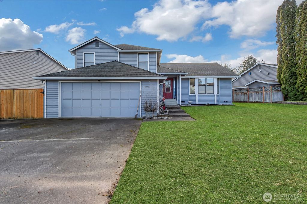Photo of 11921 SE 260th Place, Kent, WA 98030 (MLS # 2475800)