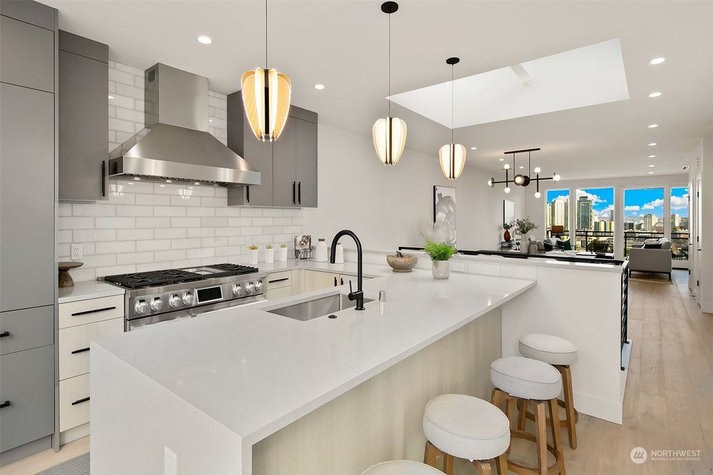 Photo of 515 Galer Street, Seattle, WA 98109 (MLS # 2130177)