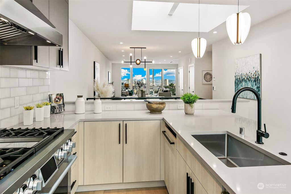 Photo of 515 Galer Street, Seattle, WA 98109 (MLS # 2130177)