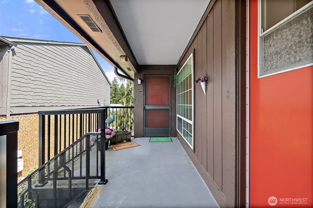 Photo of 3425 S 176 St #271, SeaTac, WA 98188 (MLS # 2369720)