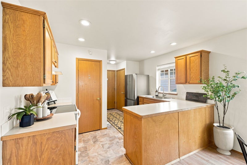 1030 Sinclair Way 42