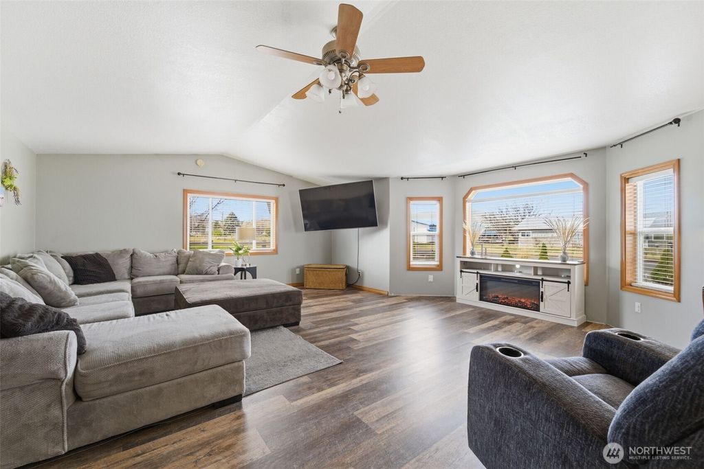 Photo of 5603 E Hamilton Road, Benton City, WA 99320 (MLS # 2488565)