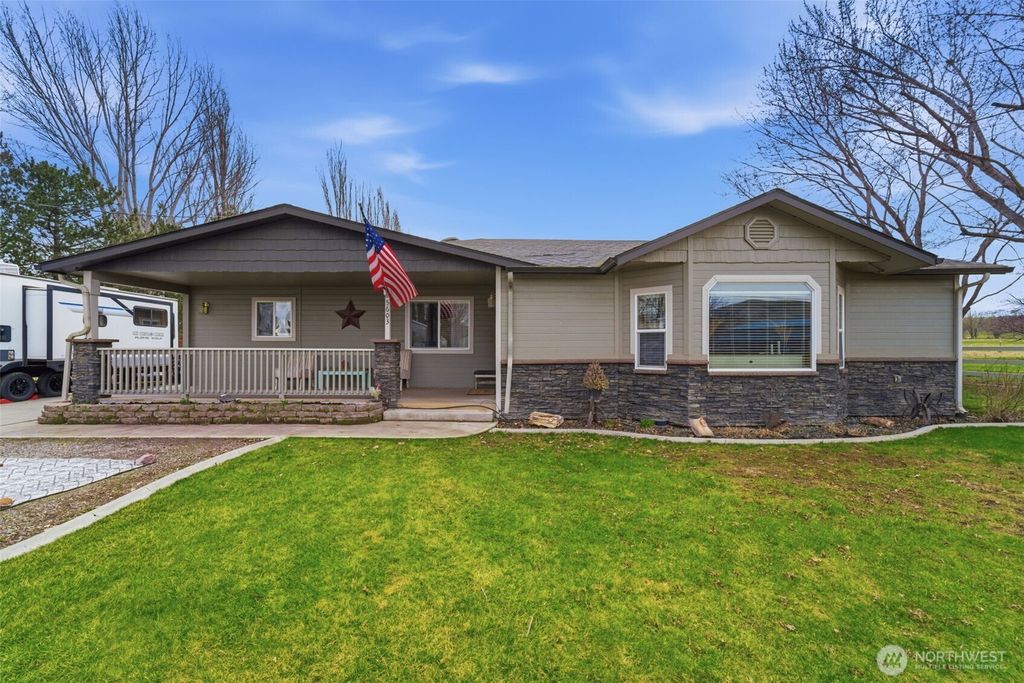 Photo of 5603 E Hamilton Road, Benton City, WA 99320 (MLS # 2488565)