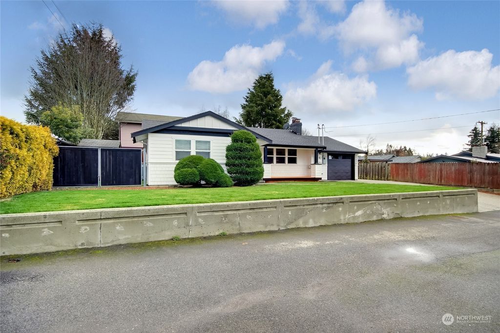Photo of 11520 27th Place SW #A, Seattle, WA 98146 (MLS # 2045603)
