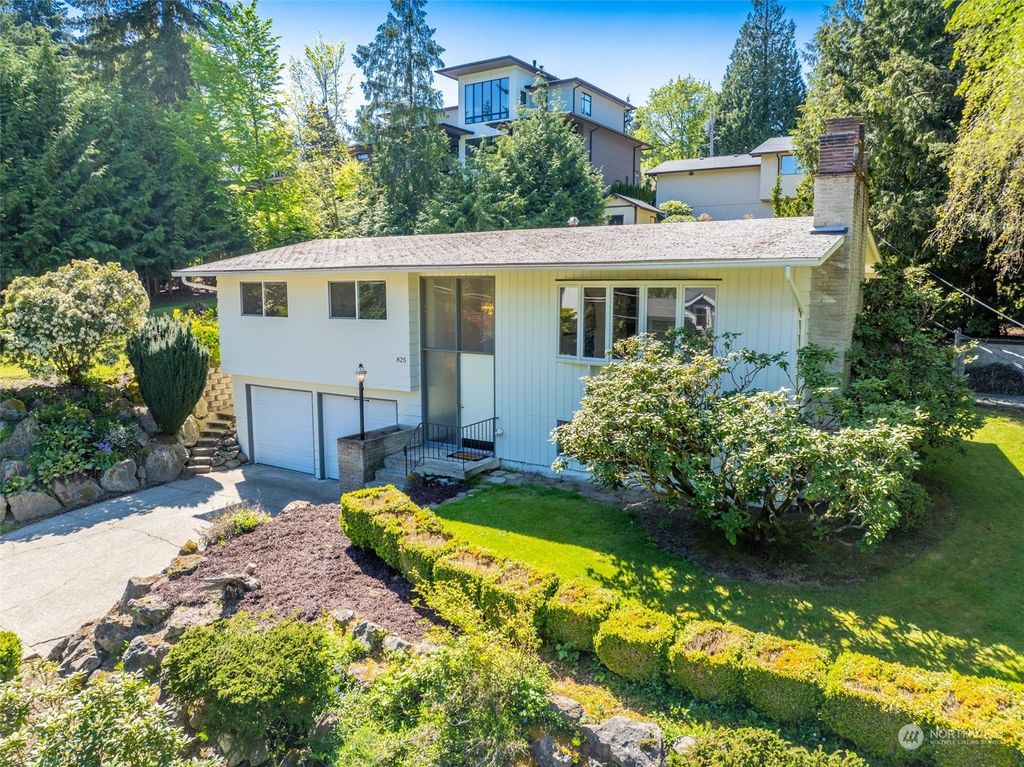 Photo of 825 103rd Avenue SE, Bellevue, WA 98004 (MLS # 2228037)