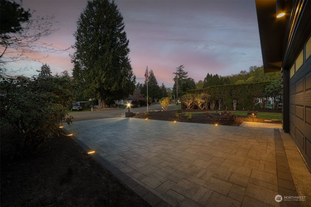 Photo of 13307 SE 151st Street, Renton, WA 98058 (MLS # 2301829)