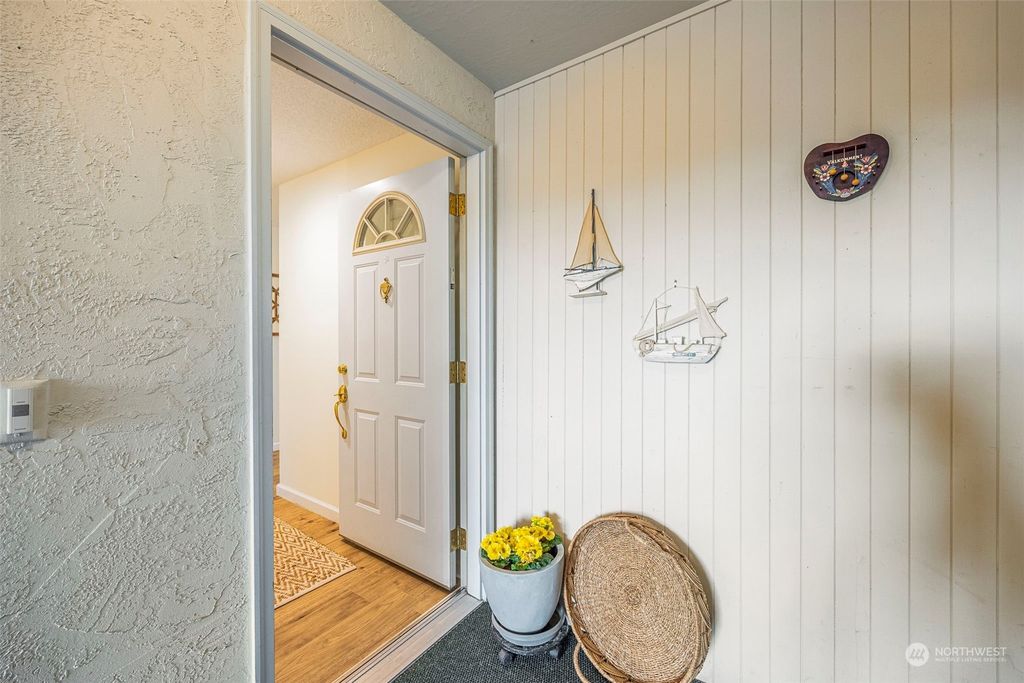 Photo of 22315 6th Avenue S #B103, Des Moines, WA 98198 (MLS # 2190128)