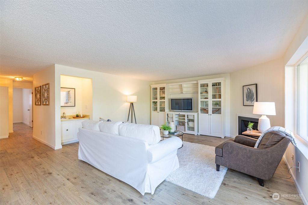 Photo of 22315 6th Avenue S #B103, Des Moines, WA 98198 (MLS # 2190128)