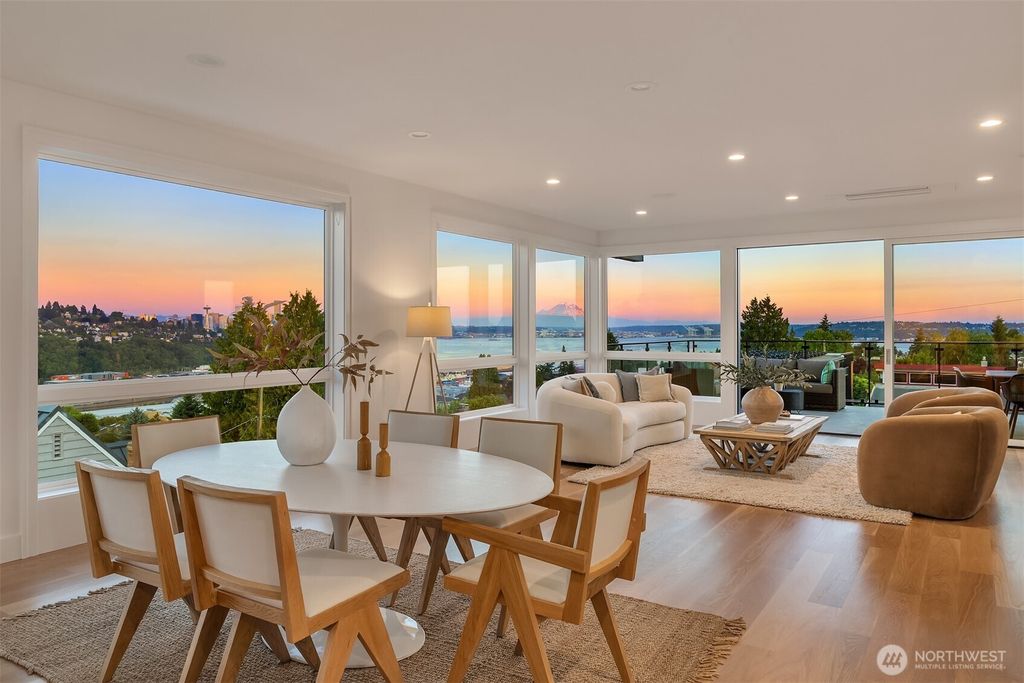 Photo of 2630 W Lynn Street, Seattle, WA 98199 (MLS # 2486227)