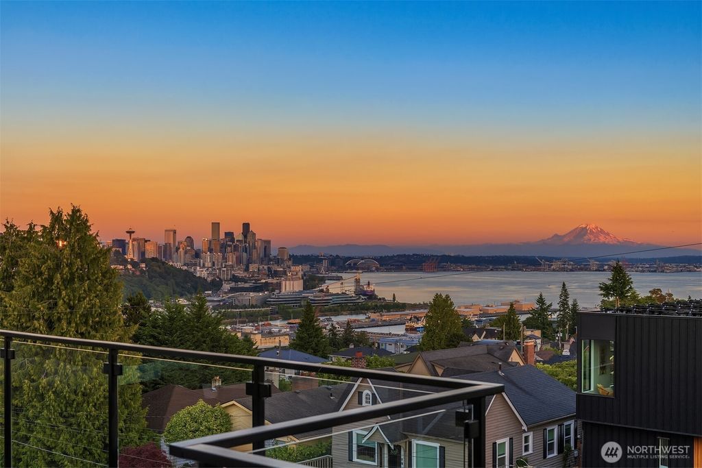 Photo of 2630 W Lynn Street, Seattle, WA 98199 (MLS # 2486227)