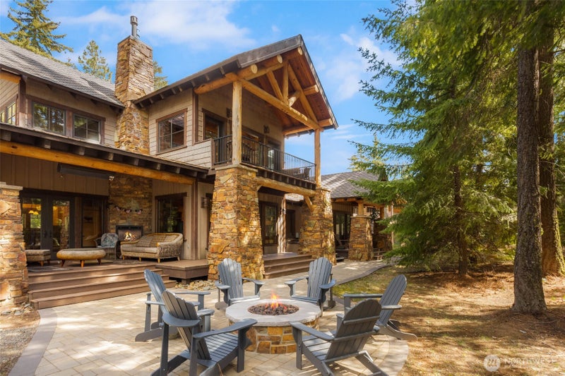 440 Larkspur Loop