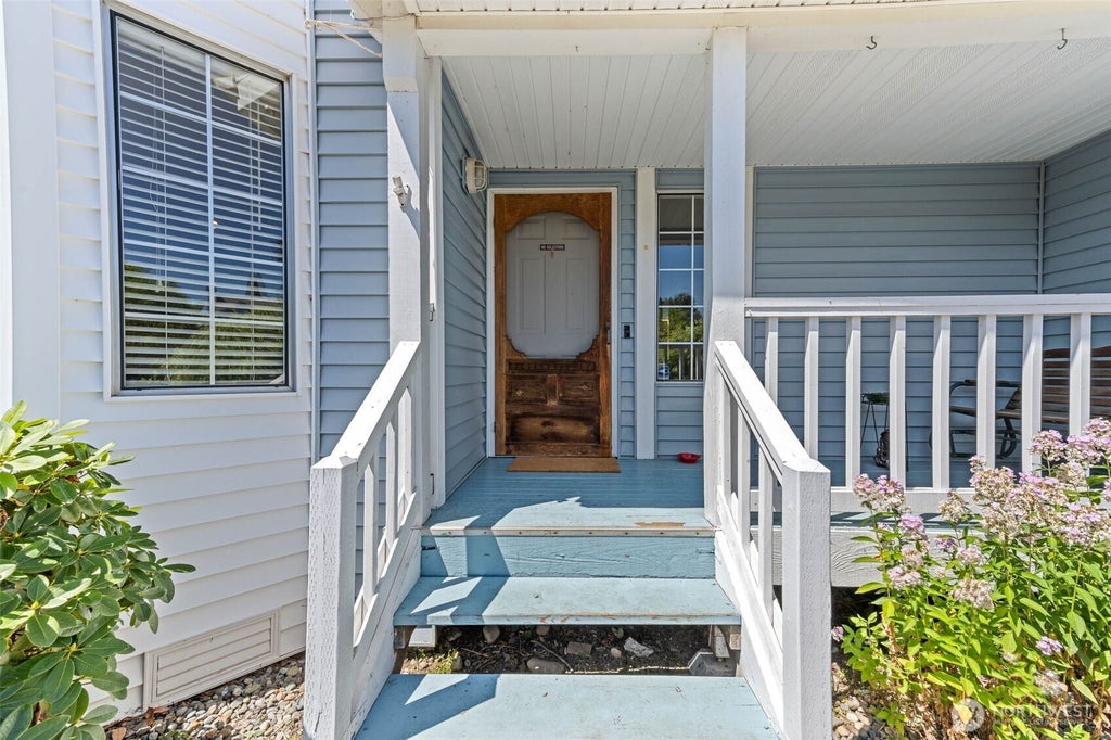 Photo of 22127 109th Place SE, Kent, WA 98031 (MLS # 2518650)