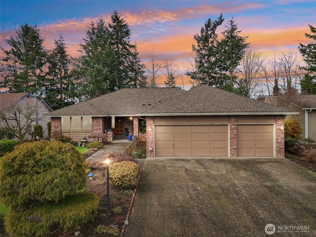 Photo of 32333 11th Avenue SW, Federal Way, WA 98023 (MLS # 2335462)