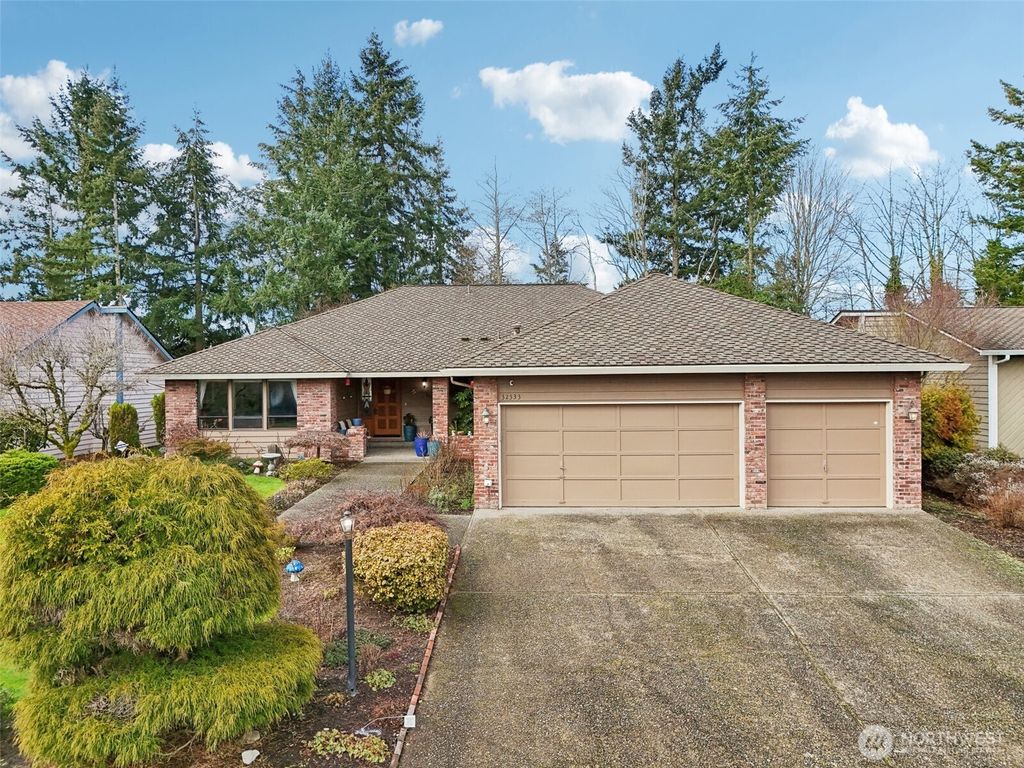 Photo of 32333 11th Avenue SW, Federal Way, WA 98023 (MLS # 2335462)