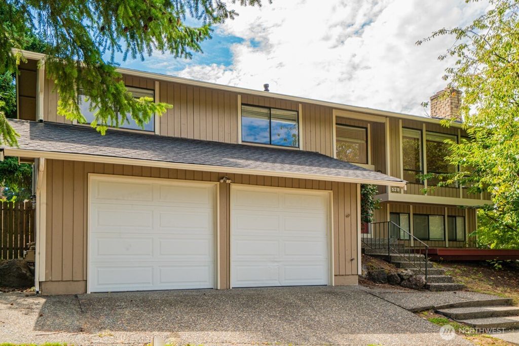 Photo of 529 SW 324th St, Federal Way, WA 98023 (MLS # 2352342)