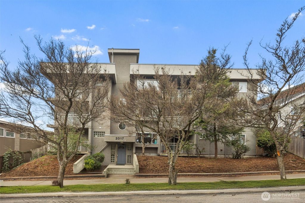 Photo of 2017 Eastlake Avenue E #303, Seattle, WA 98102 (MLS # 2413890)