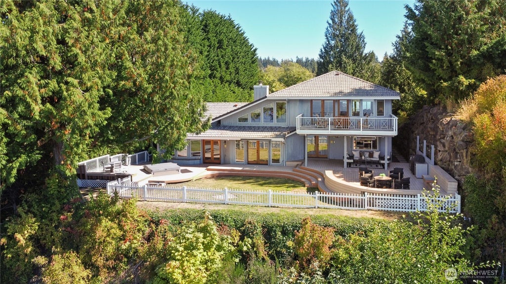 Photo of 11812 Marine View Drive, Edmonds, WA 98026 (MLS # 2582608)