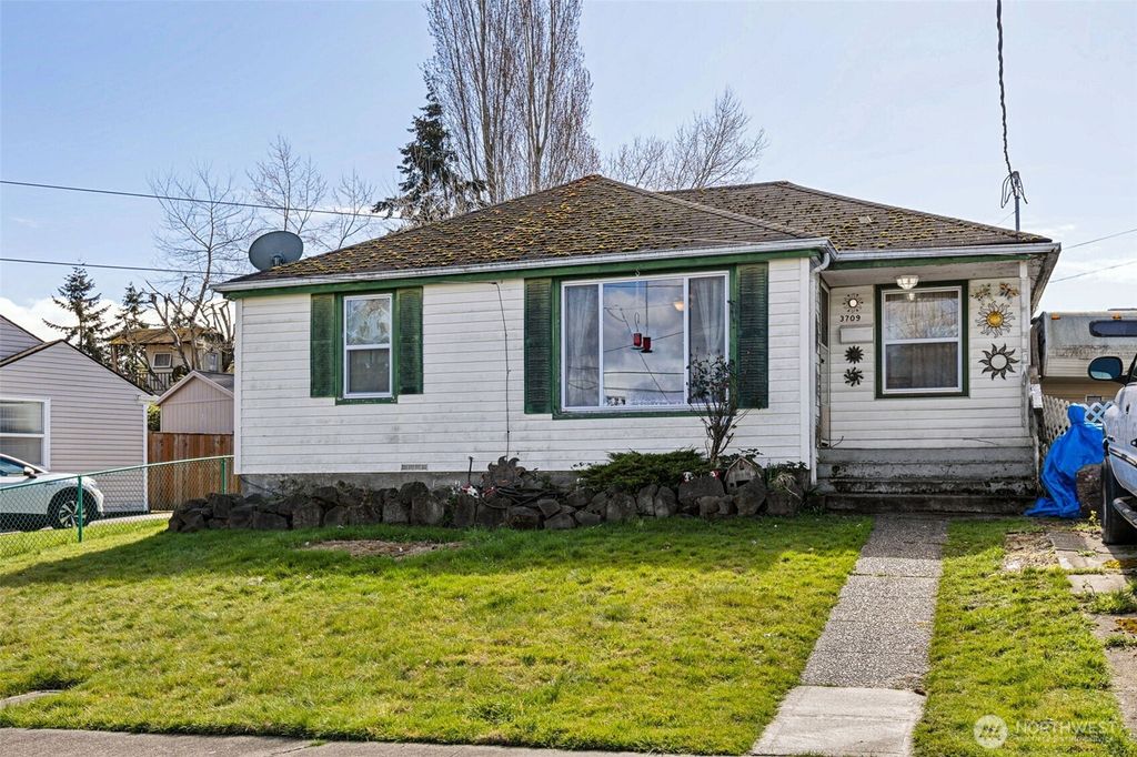 Photo of 3709 S 138th Street, Tukwila, WA 98168 (MLS # 2336759)