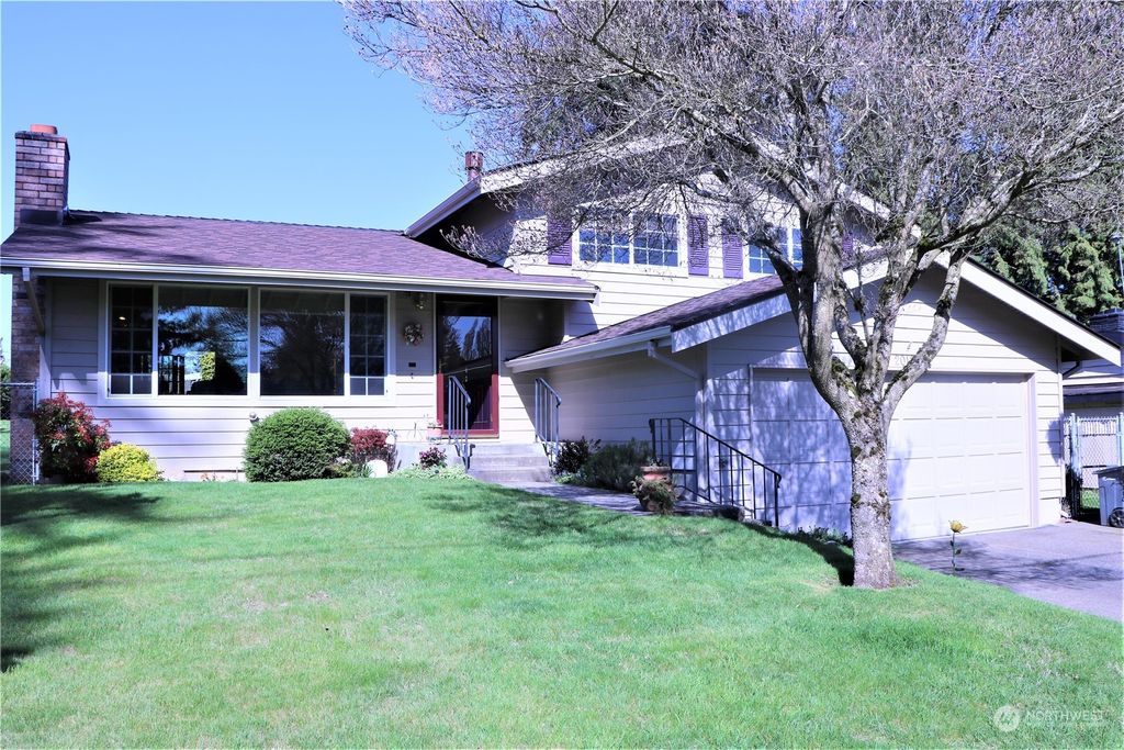 Photo of 20121 3rd Avenue S, Des Moines, WA 98198 (MLS # 2056861)