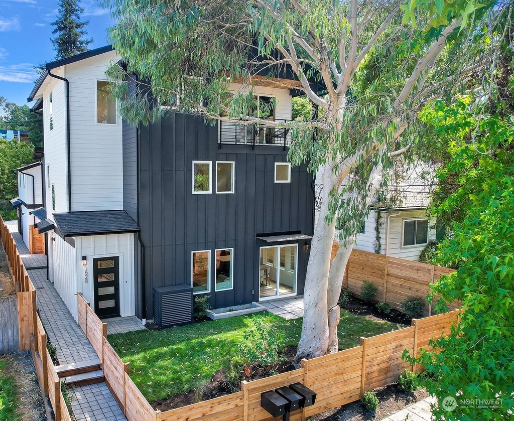 Photo of 1528 Martin Luther King Jr Way, Seattle, WA 98122 (MLS # 2271206)