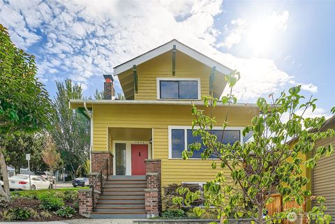 Photo of 1924 Franklin Avenue E, Seattle, WA 98102 (MLS # 2470215)