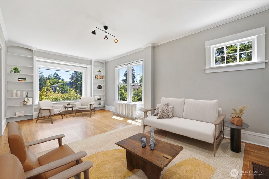 Photo of 5643 20th Avenue NE, Seattle, WA 98105 (MLS # 2393072)