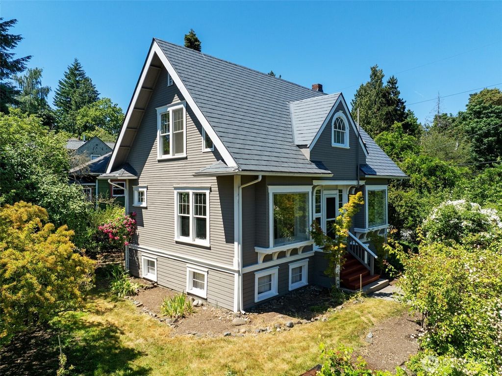 Photo of 5643 20th Avenue NE, Seattle, WA 98105 (MLS # 2393072)