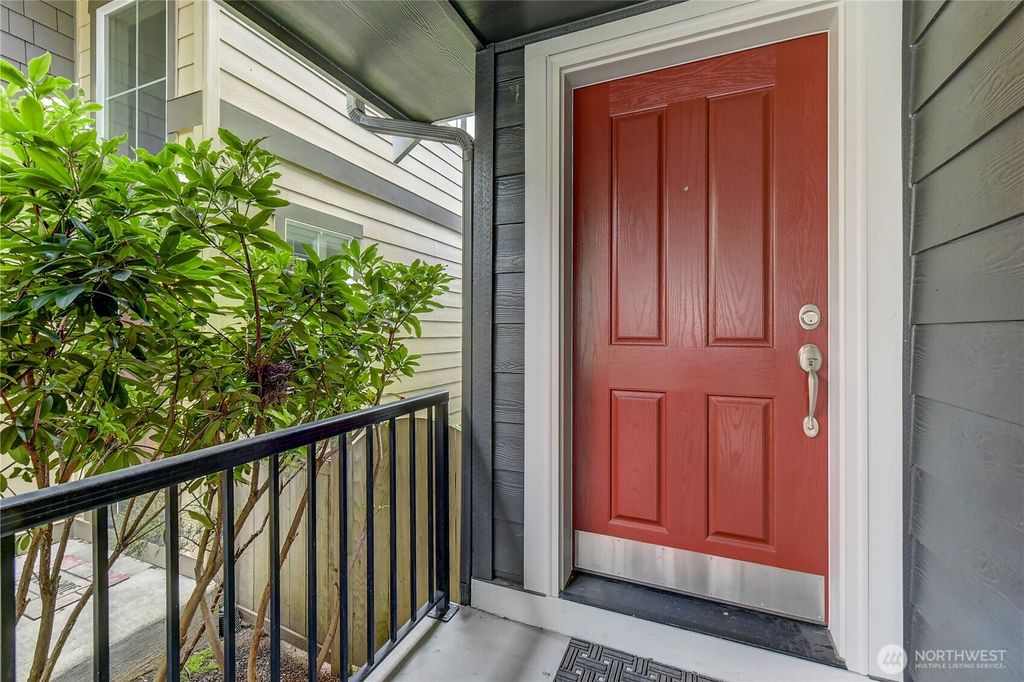 Photo of 1765 9th Court NE, Issaquah, WA 98029 (MLS # 2504413)