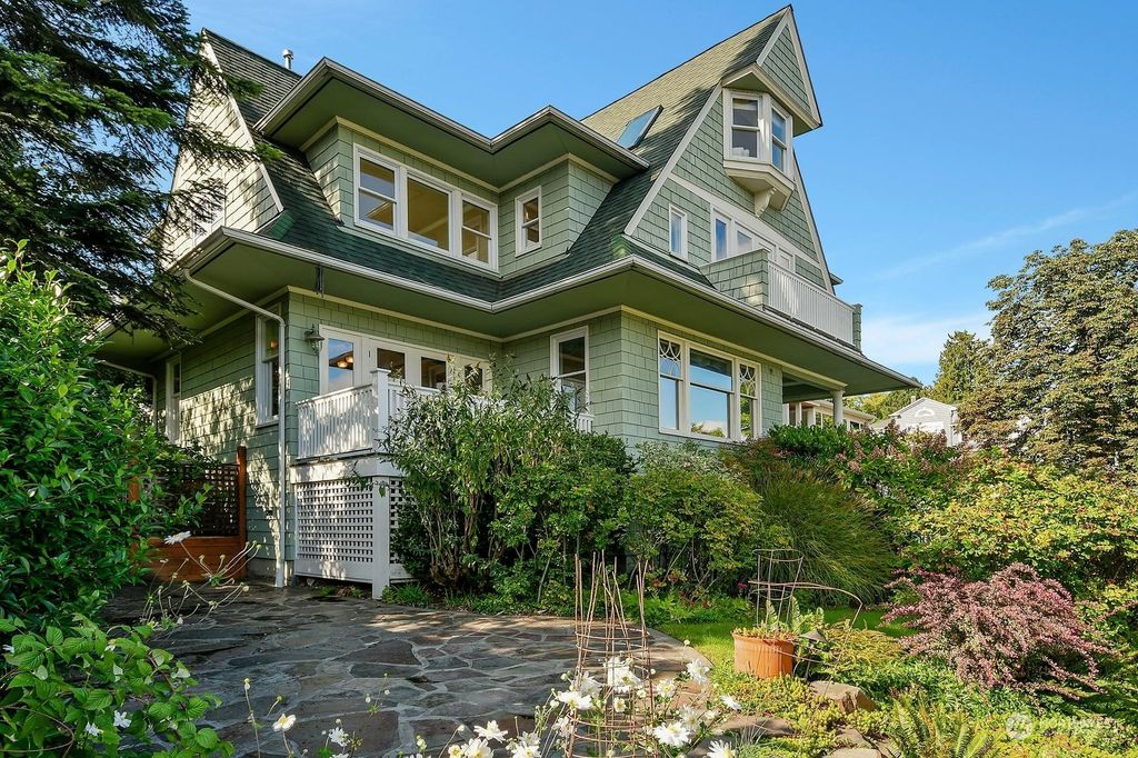 Photo of 1627 40th Avenue, Seattle, WA 98122 (MLS # 2164366)