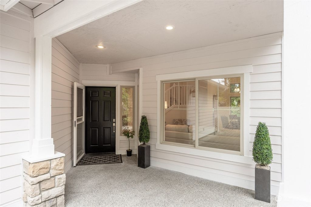 Photo of 6205 116th Avenue NE, Kirkland, WA 98033 (MLS # 2298654)