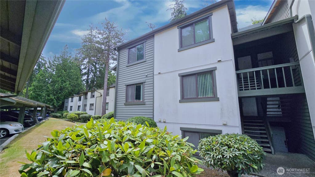 Photo of 12703 NE 129th Court #H201, Kirkland, WA 98034 (MLS # 2564405)