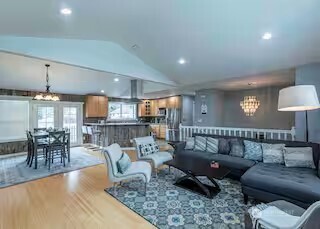 4248 S 148th Street