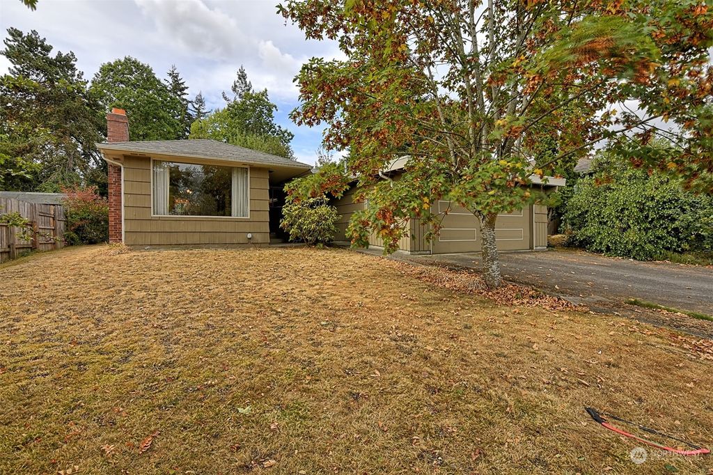 Photo of 11727 20th Avenue NE, Seattle, WA 98125 (MLS # 2000377)