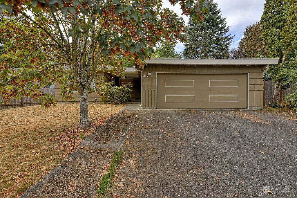 Photo of 11727 20th Avenue NE, Seattle, WA 98125 (MLS # 2000377)