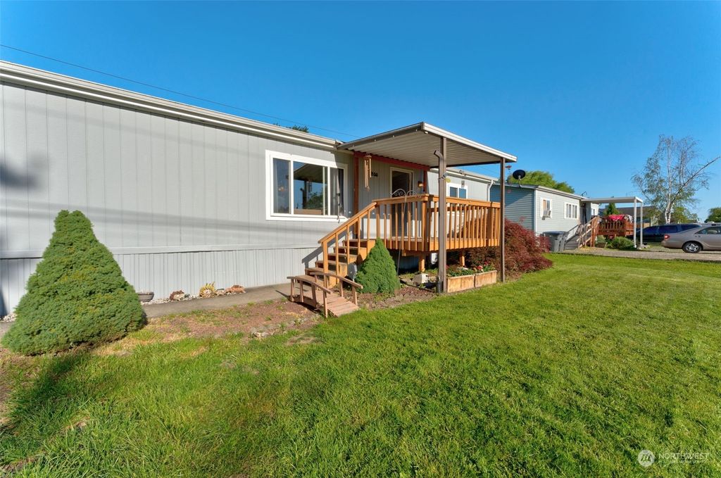 Photo of 208 Washington Boulevard, Algona, WA 98001 (MLS # 2076277)