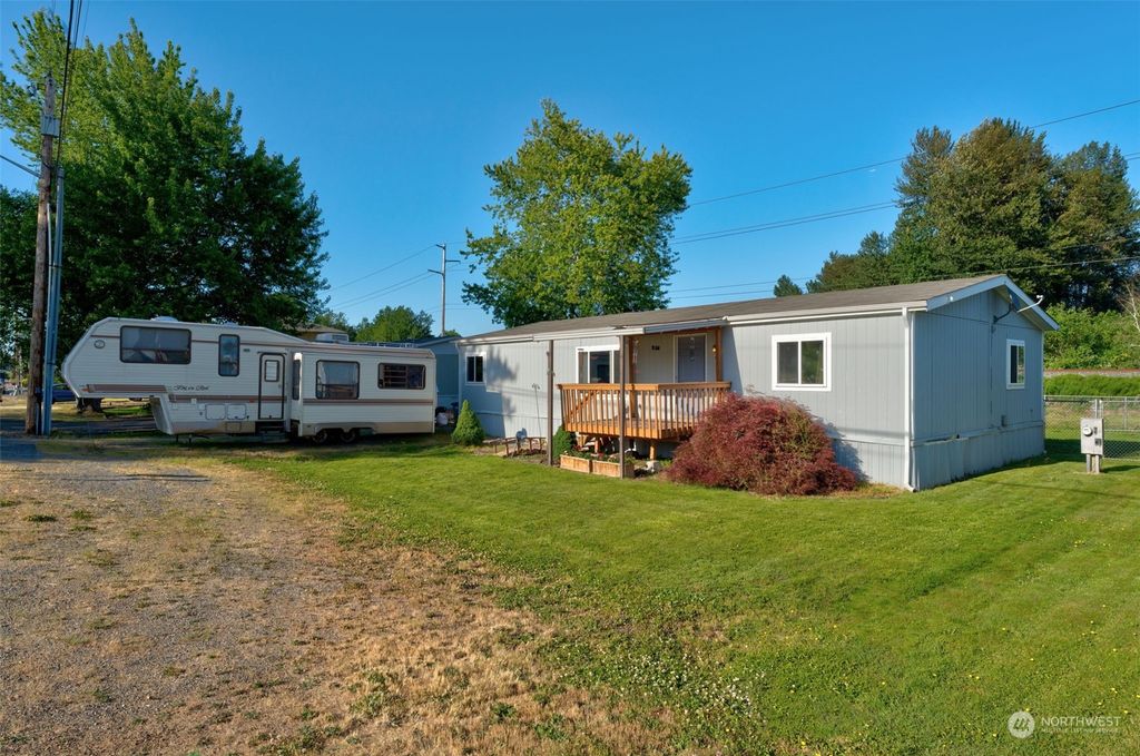 Photo of 208 Washington Boulevard, Algona, WA 98001 (MLS # 2076277)