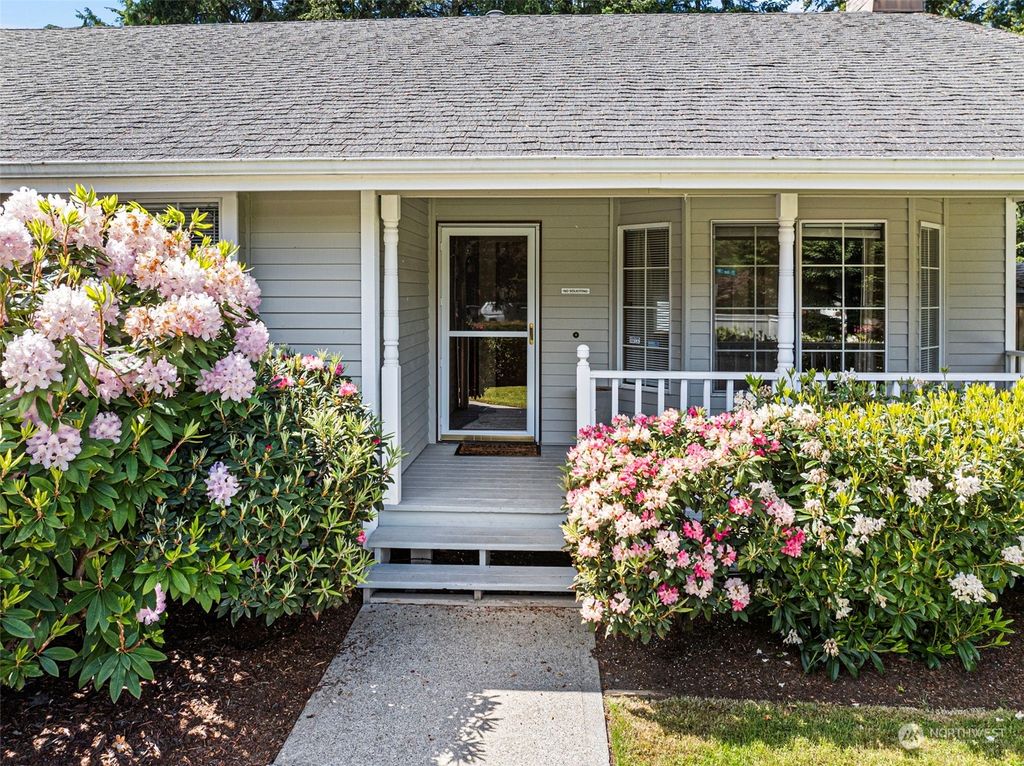 Photo of 34021 35th Avenue SW, Federal Way, WA 98023 (MLS # 2243759)