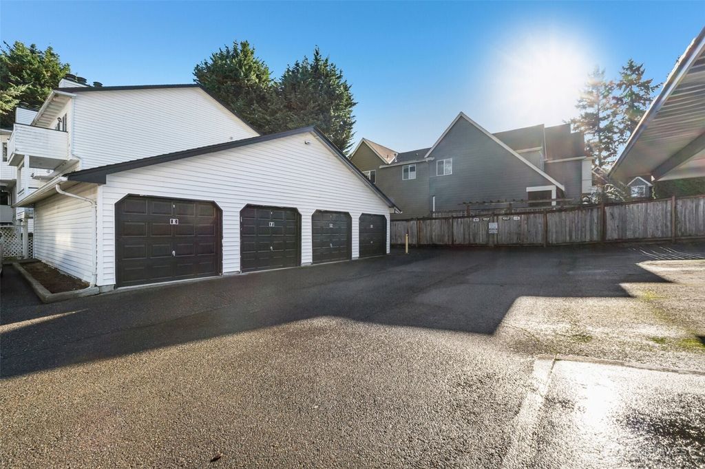 Photo of 11419 Se 258th St St #F302, Kent, WA 98030 (MLS # 2459127)