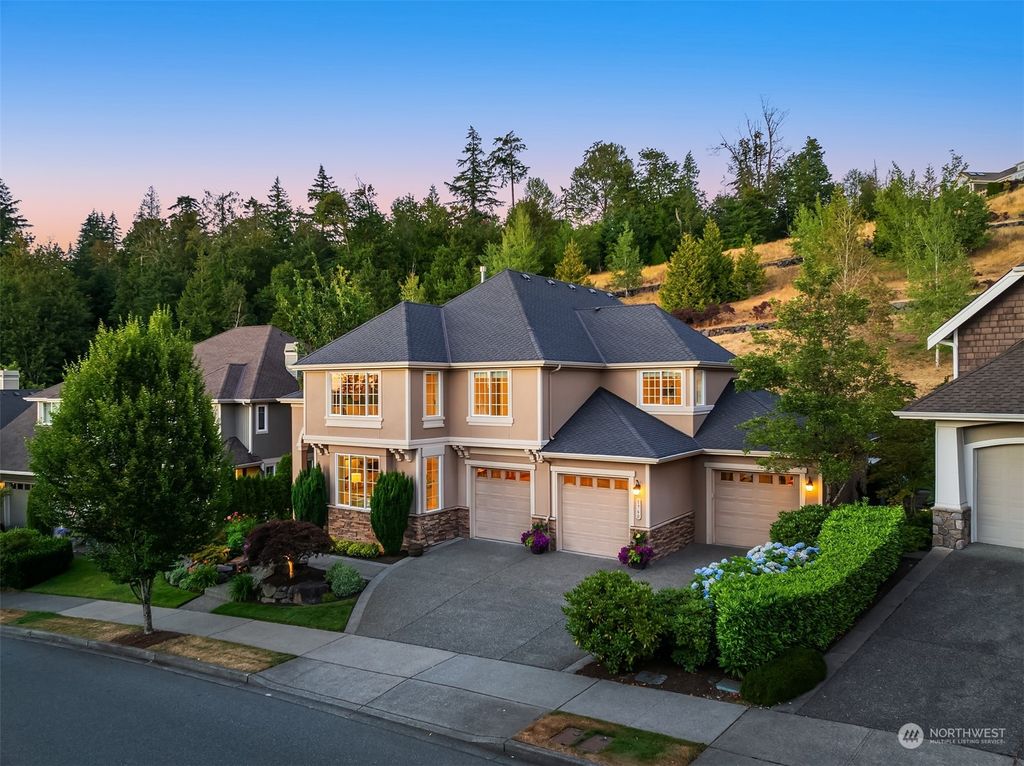 Photo of 1760 30th Avenue NE, Issaquah, WA 98029 (MLS # 2270549)
