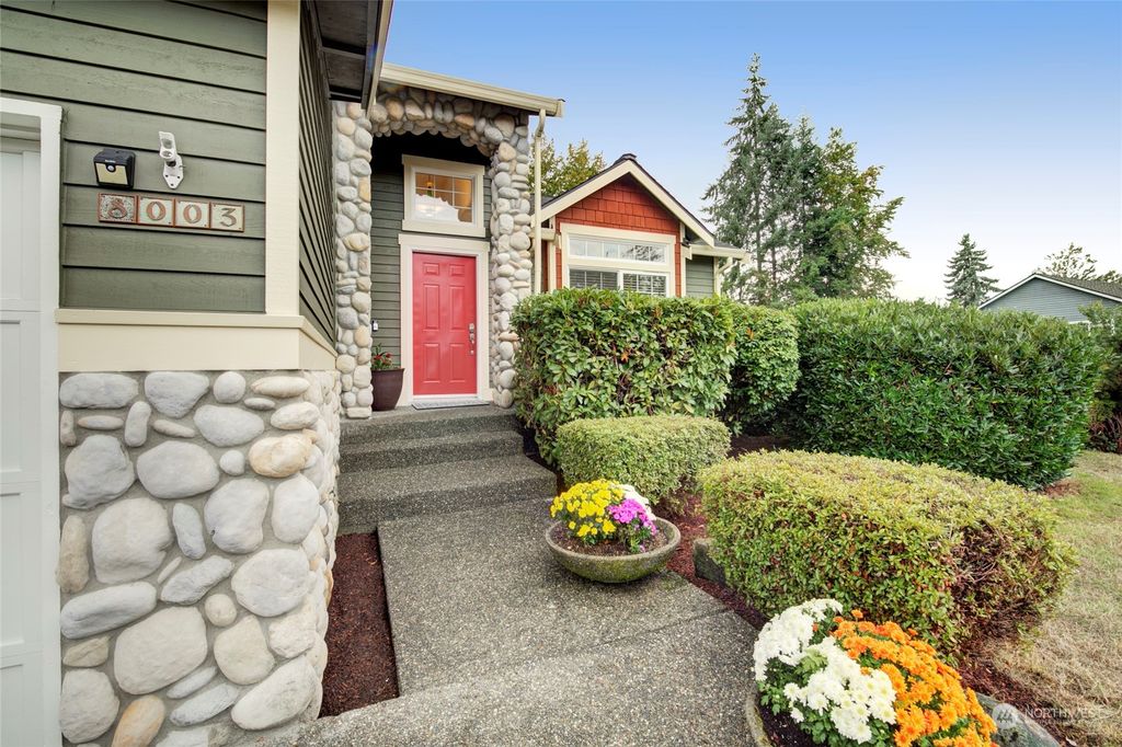 Photo of 8003 NE 125th Street, Kirkland, WA 98034 (MLS # 2170143)
